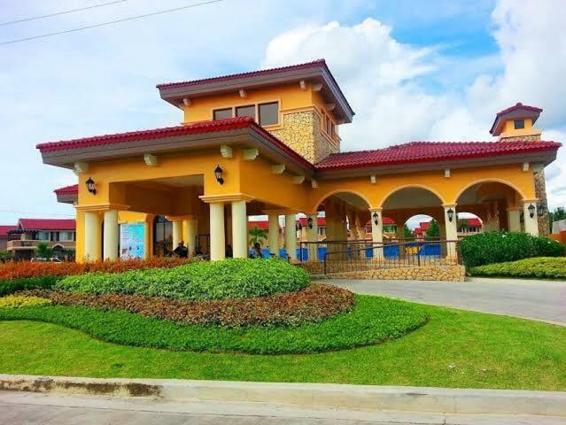 Relaxing Home At Camella Bacolod, Near Airport, Rockwell, Terminals, Famous Resto Экстерьер фото